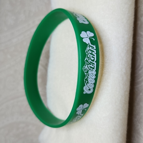 Coors light St. Patricks Day rubber bracelets, set of 5, NEW - Picture 2 of 6